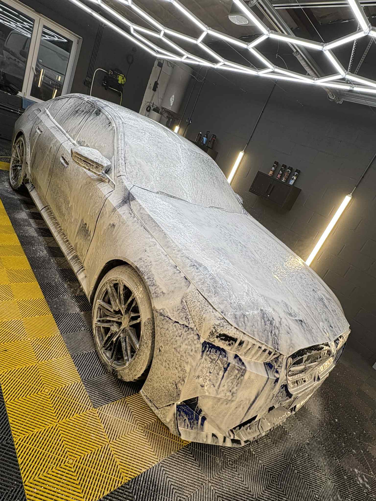 Lavage complet et soin extérieur – carrosserie et jantes, Luxury Car Motion Charleroi