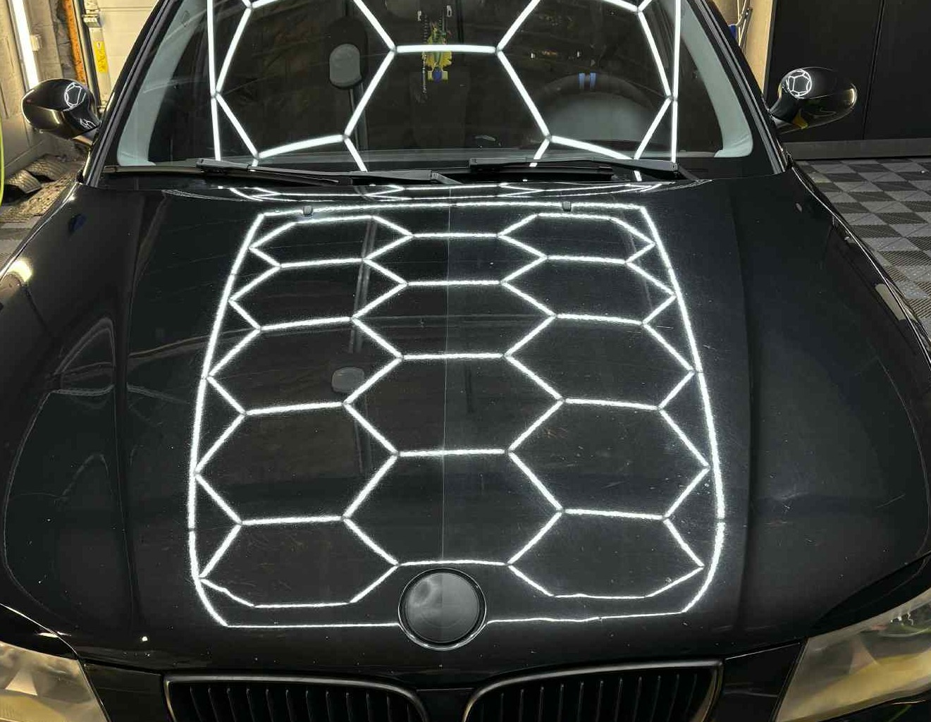 Résultat polissage et lustrage – éclat carrosserie, Luxury Car Motion Charleroi